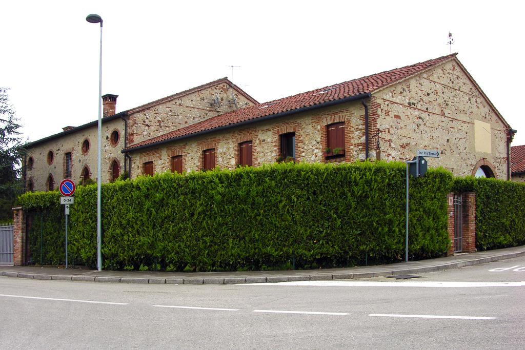 Locanda La Corte Dei Galli Carre Dış mekan fotoğraf
